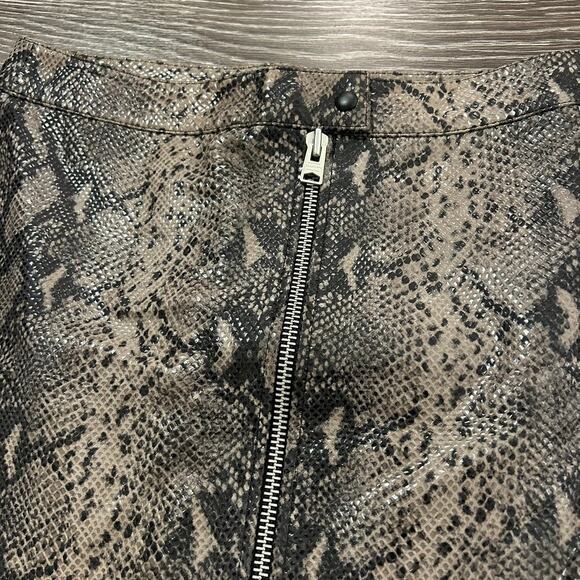 AllSaints Lena Oba Snake Embossed Leather Mini Skirt US 6 Faux Python Zip Front - Picture 10 of 15